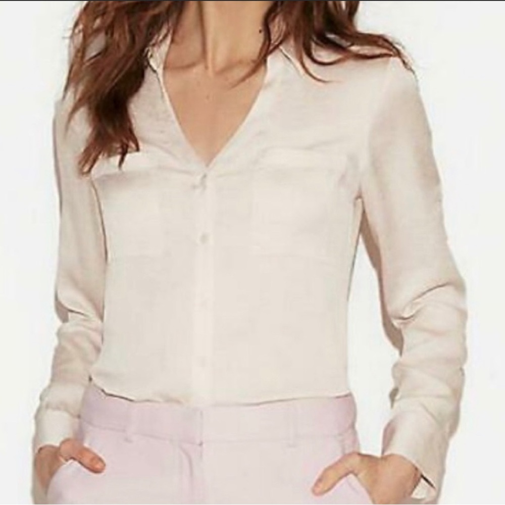 Express Women’s S v-neck button down. Adjustable sleeve length. Like new!